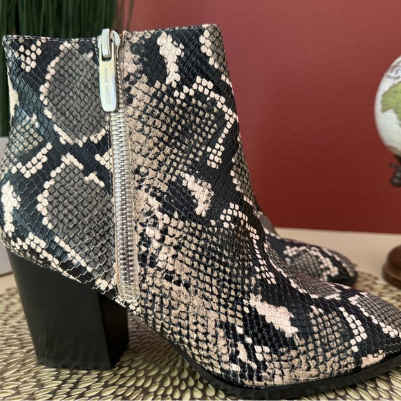 Nine West Niomi Snakeskin Ankle Booties ✨Like New✨ - Picture 2 of 8